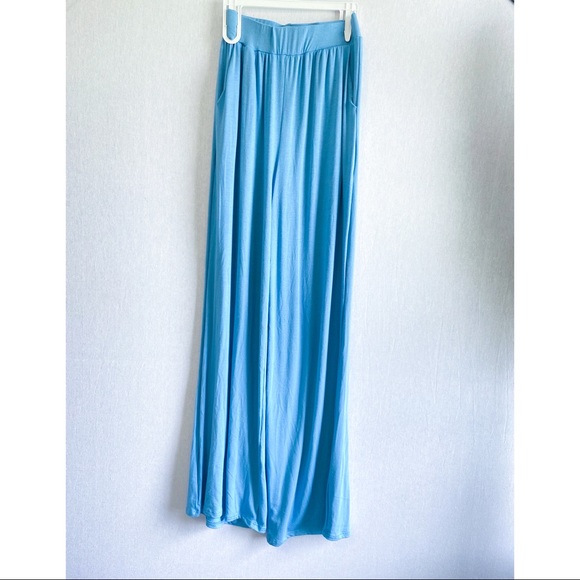 Blue bandeau crop top and pant set - Picture 5 of 6